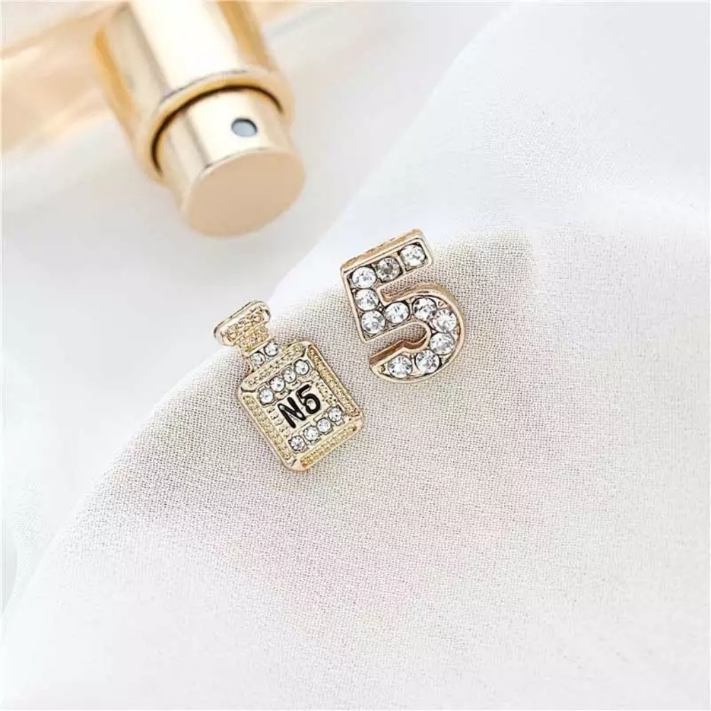 Gold color earrings Classic number 5.